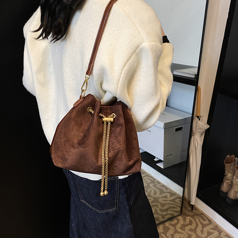 Tas Selempang Santai Bahan Sue - Bucket Bag Suede ulasan dan harga