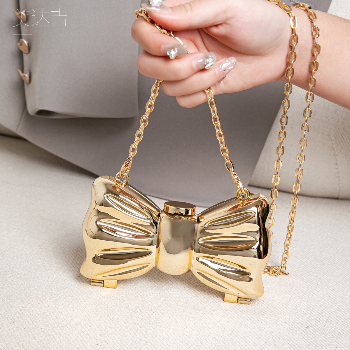 Tas Clutch Mini Bentuk Pita Lo - Luxury Bags Gold ulasan dan harga